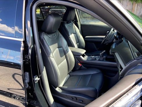 Used 2023 Cadillac XT4 Premium Luxury w/ Technology Package AWD/4WD image 6