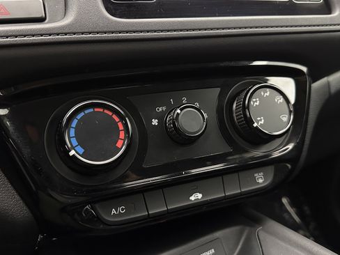 Used 2018 Honda HR-V LX image 14