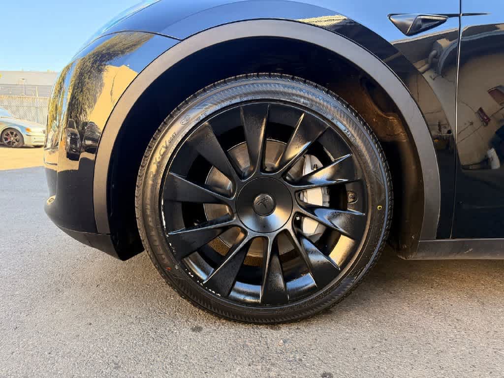 Used 2023 Tesla Model Y AWD image 8
