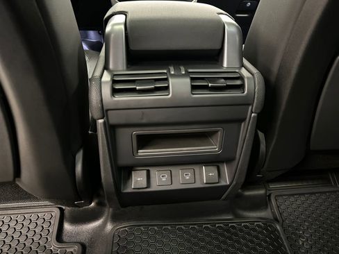 Used 2022 Land Rover Defender 110 X-Dynamic SE AWD/4WD image 17