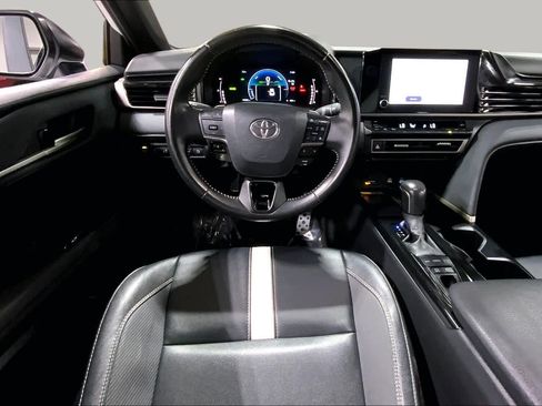 Used 2025 Toyota Camry SE FWD image 6