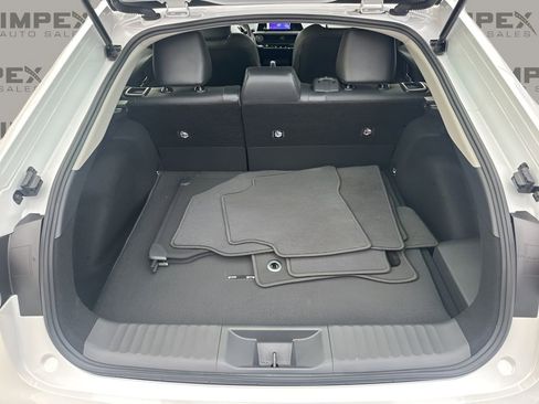 Used 2025 Toyota Prius XLE image 27