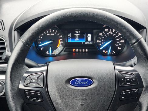 Used 2018 Ford Explorer XLT AWD/4WD image 11
