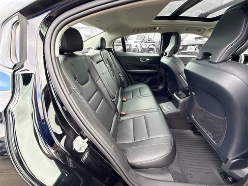 Used 2022 Volvo S60 T8 Inscription image 31