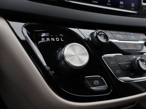 Used 2024 Chrysler Pacifica Touring-L image 35