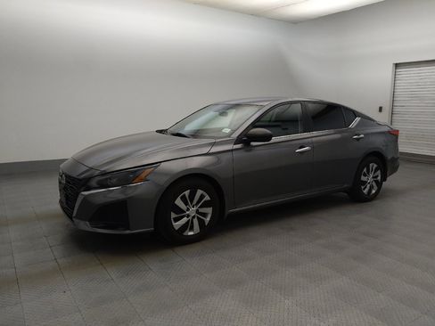 Used 2024 Nissan Altima 2.5 S FWD image 2