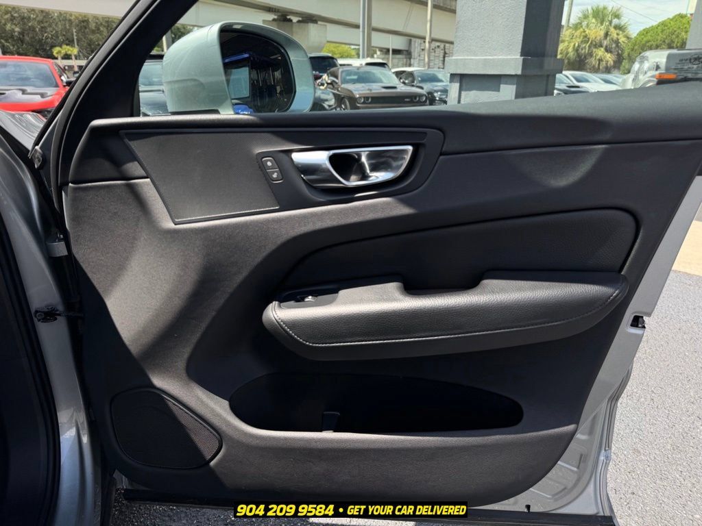 Used 2018 Volvo XC60 T6 Momentum w/ Vision Package AWD/4WD image 35
