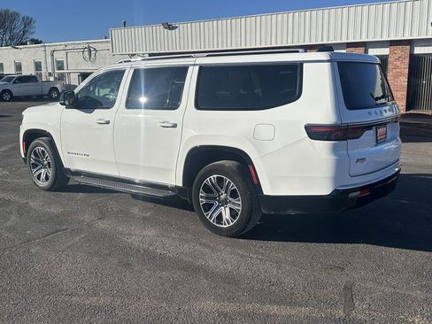 Used 2024 Jeep Wagoneer L Series II w/ Flexible Seating Group image 2