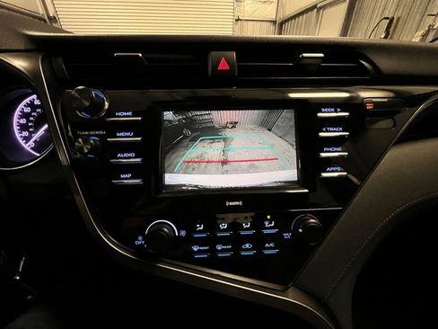 Used 2020 Toyota Camry LE FWD image 17