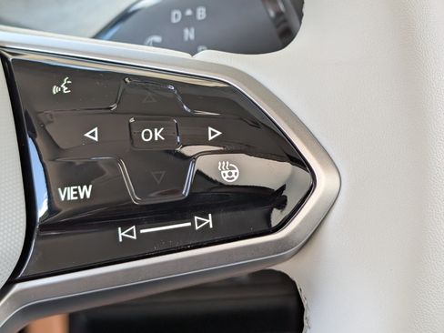 Used 2025 Volkswagen ID. Buzz 1st Edition RWD image 37