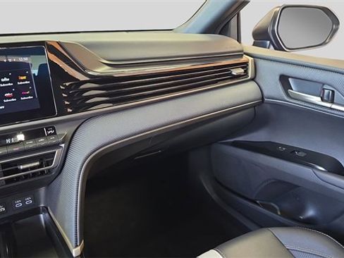 Used 2025 Toyota Camry SE image 20
