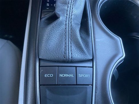 Used 2024 Toyota Camry SE w/ Convenience Package image 21