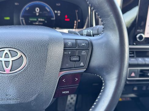 Used 2025 Toyota Camry SE FWD image 23