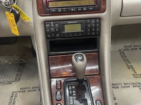 Used 1999 Mercedes-Benz CLK 320 Cabriolet image 26