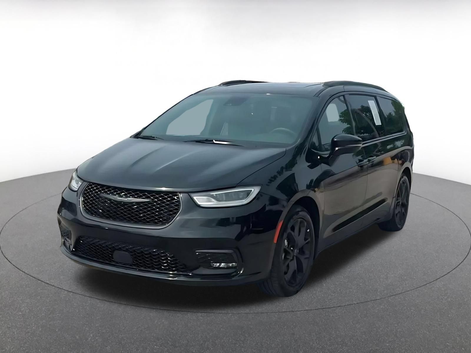 Used 2025 Chrysler Pacifica Limited FWD image 6