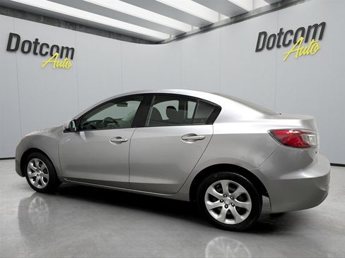 Used 2013 MAZDA MAZDA3 i SV image 4