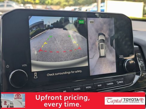 Used 2025 Nissan Pathfinder SL AWD/4WD image 23