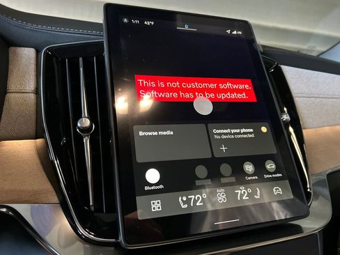 New 2026 Volvo XC90 B6 Plus w/ Protection Package Premier image 16