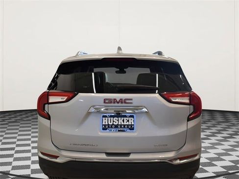 Used 2022 GMC Terrain SLT image 11