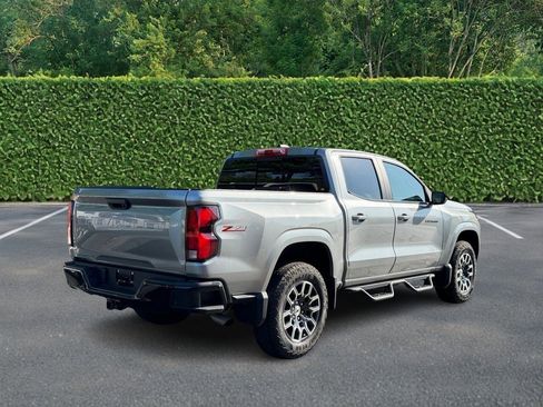 Used 2023 Chevrolet Colorado Z71 w/ Z71 Convenience Package 2 AWD/4WD image 3
