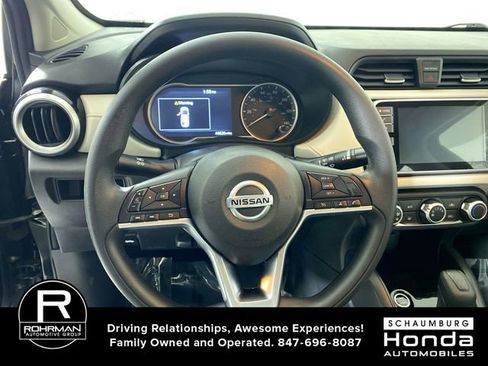 Used 2022 Nissan Versa SV image 11