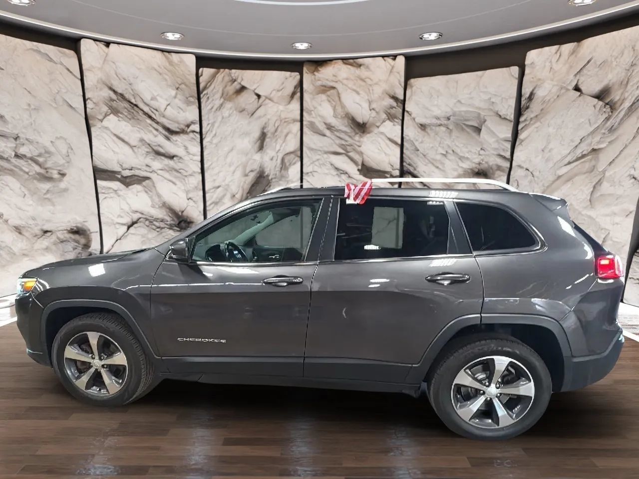 Used 2019 Jeep Cherokee Limited AWD/4WD image 5