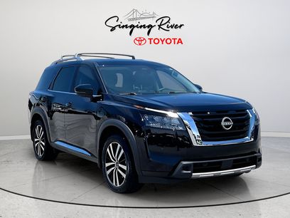 Used 2025 Nissan Pathfinder Platinum w/ Cargo Package