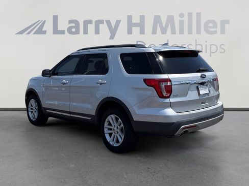 Used 2017 Ford Explorer XLT w/ Equipment Group 202A FWD image 3