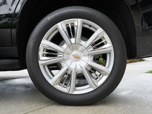 Used 2023 Chevrolet Tahoe LT w/ Luxury Package RWD image 14