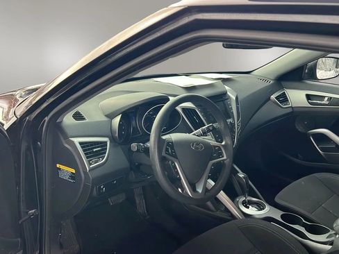 Used 2016 Hyundai Veloster image 23