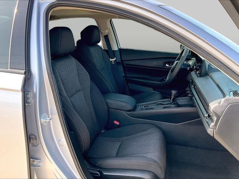 Used 2023 Honda Accord EX image 9