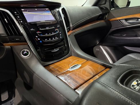 Used 2016 Cadillac Escalade Luxury RWD image 27