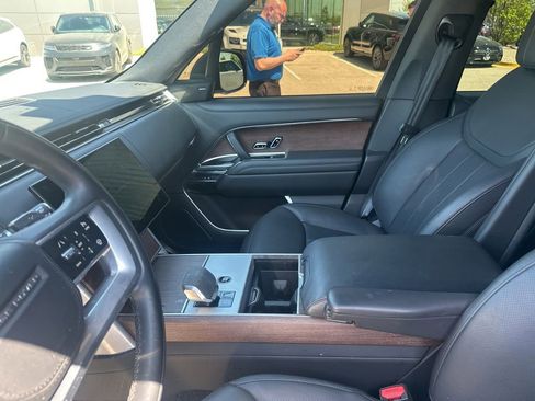 Used 2024 Land Rover Range Rover SE AWD/4WD image 11
