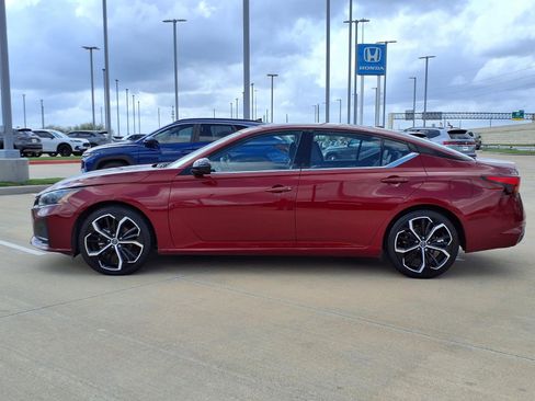 Used 2024 Nissan Altima 2.5 SR image 3