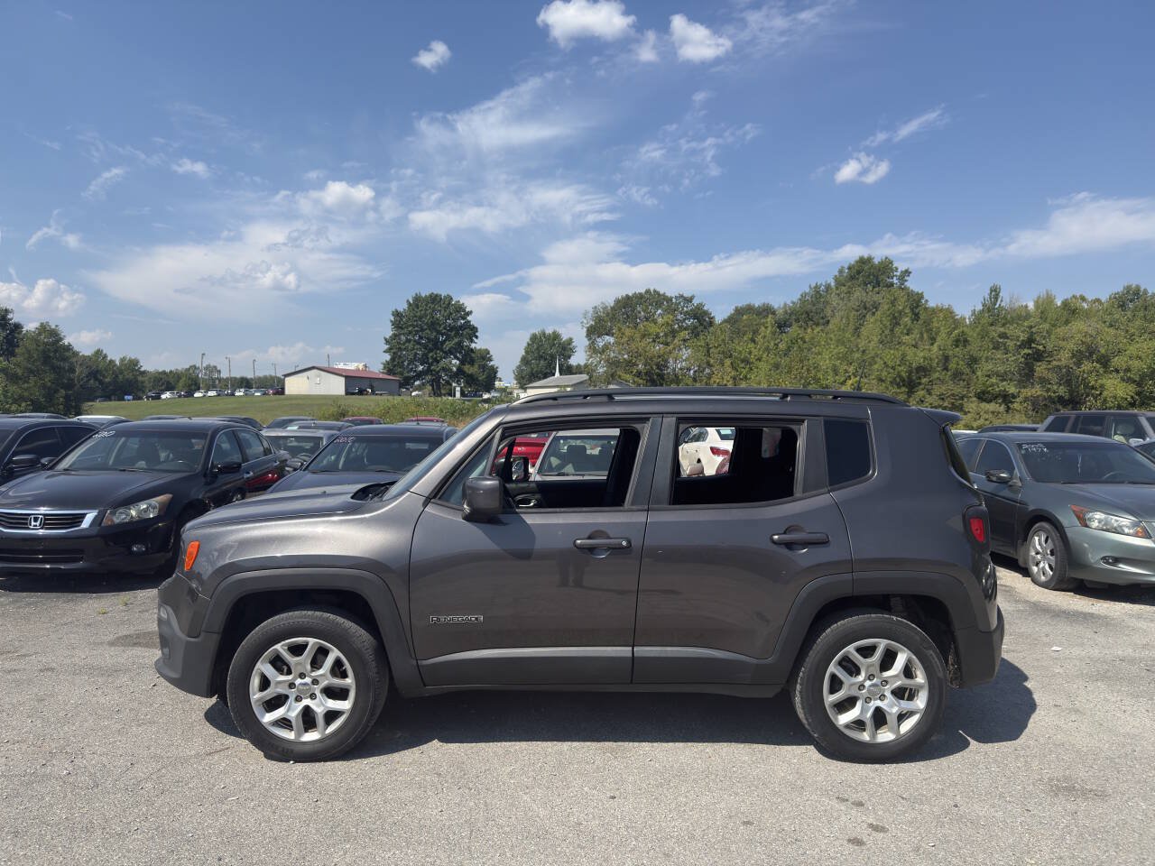 Used 2018 Jeep Renegade Latitude AWD/4WD image 3