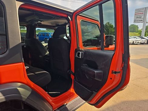 Used 2018 Jeep Wrangler Unlimited Sport S AWD/4WD image 73