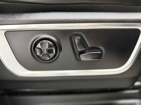 Used 2019 RAM 1500 Laramie AWD/4WD image 31