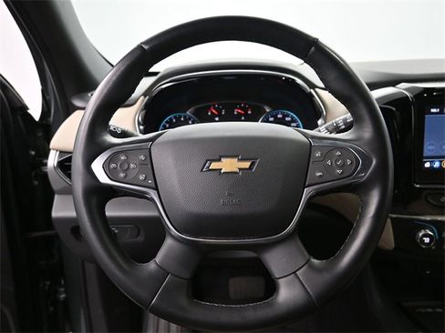 Used 2023 Chevrolet Traverse LT image 16