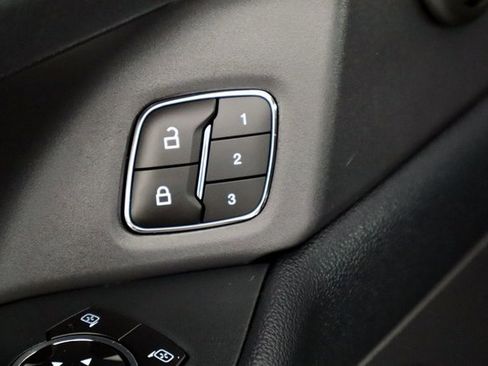 Used 2024 Ford Expedition XLT image 24