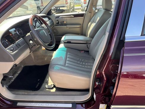 Used 2006 Lincoln Town Car Signature RWD image 75