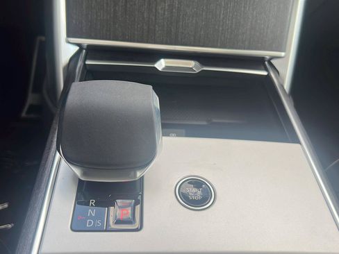 New 2026 Land Rover Range Rover Long Wheelbase SE AWD/4WD image 15