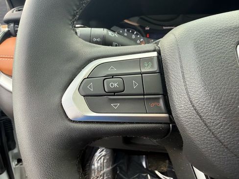 Used 2025 Jeep Compass Limited w/ Sun & Sound Group image 17