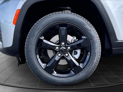 New 2026 Jeep Grand Cherokee Limited AWD/4WD image 8