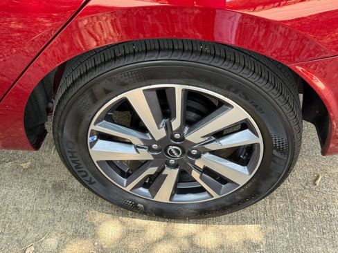 Used 2025 Nissan Versa SV FWD image 30