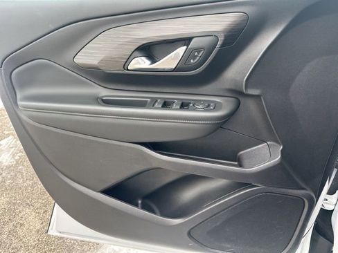 Used 2024 GMC Terrain SLE image 33