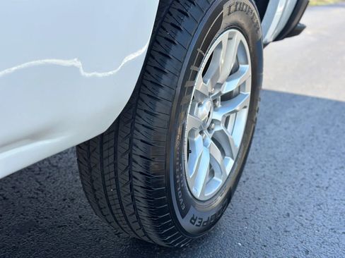 Used 2018 Chevrolet Silverado 1500 LT AWD/4WD image 9