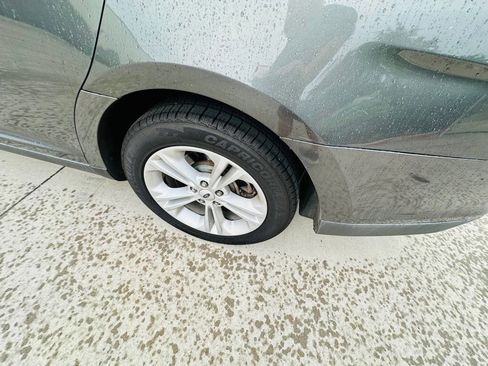 Used 2015 Ford Taurus SEL FWD image 23