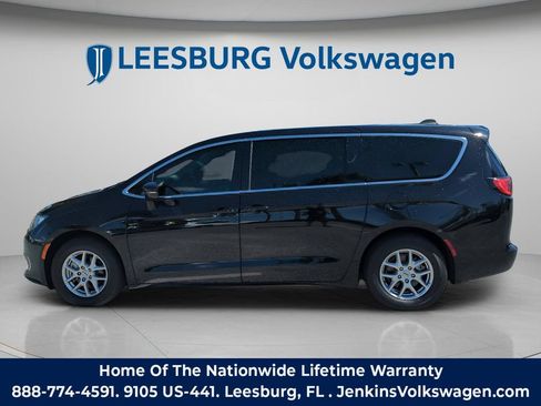 Used 2024 Chrysler Voyager LX FWD image 11