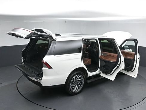 Certified 2025 Lincoln Navigator Reserve AWD/4WD image 61