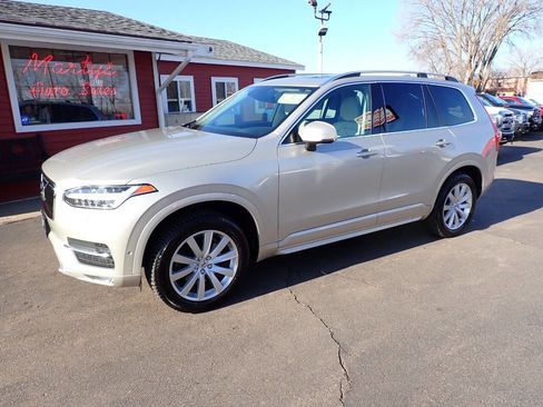 Used 2017 Volvo XC90 T6 Momentum w/ Vision Package image 3